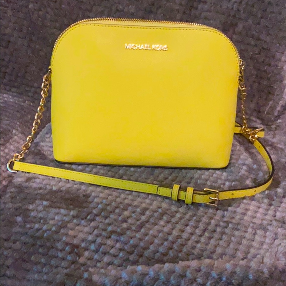 NWT Michael Kors Cindy LG Dome Crossbody Sunshine